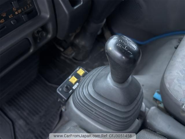 Isuzu Elf Truck 2001 thumbnail 34