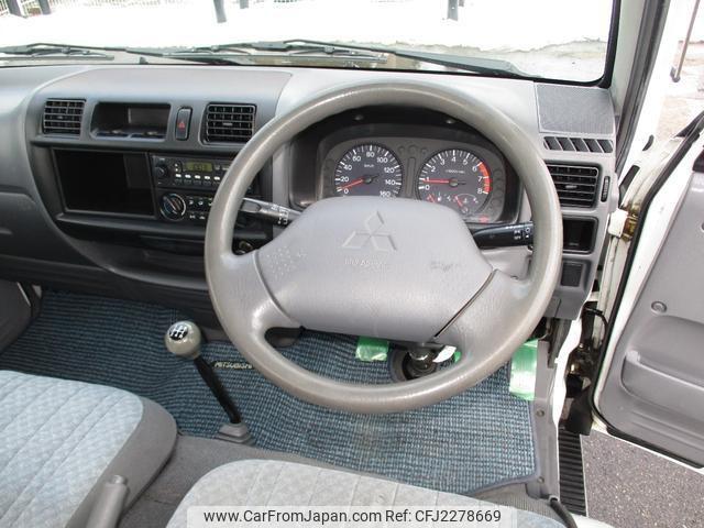 Mitsubishi Delica Truck 2001 thumbnail 19