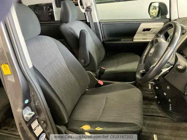 Toyota Noah thumbnail 8