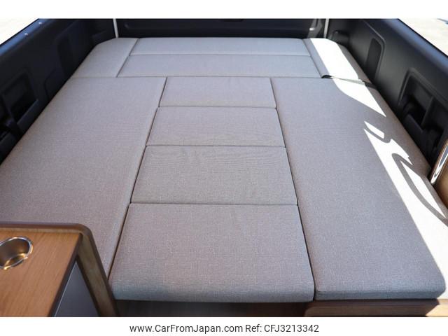 Toyota Hiace Wagon thumbnail 4