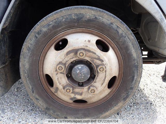 Mitsubishi Fuso Canter 2001 thumbnail 9