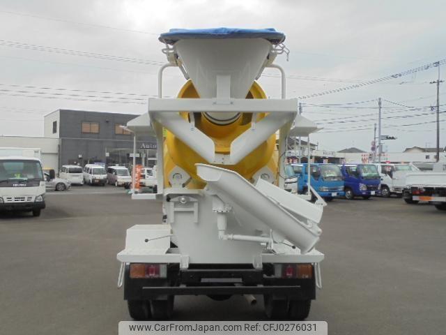 Mitsubishi Fuso Canter 2001 thumbnail 9