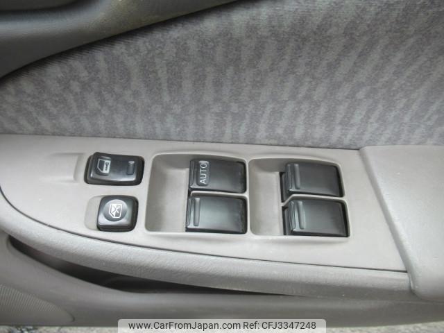 Nissan Sunny 2001 thumbnail 23