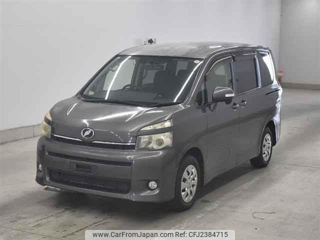Toyota Voxy thumbnail 5