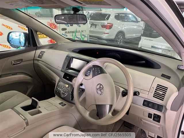 Toyota Estima Hybrid thumbnail 4