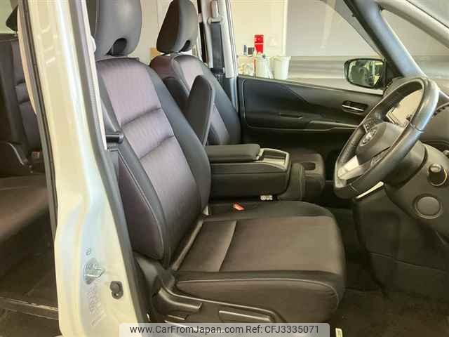 Nissan Serena thumbnail 8