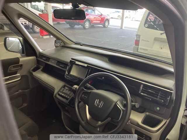 Honda stepwagon thumbnail 4