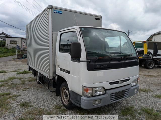Nissan Atlas 2000