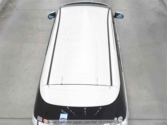 Toyota Estima Hybrid thumbnail 12
