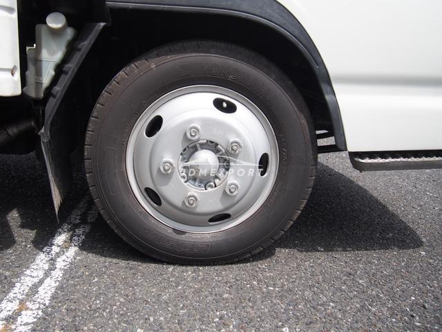 Isuzu Elf Truck 2001 thumbnail 11
