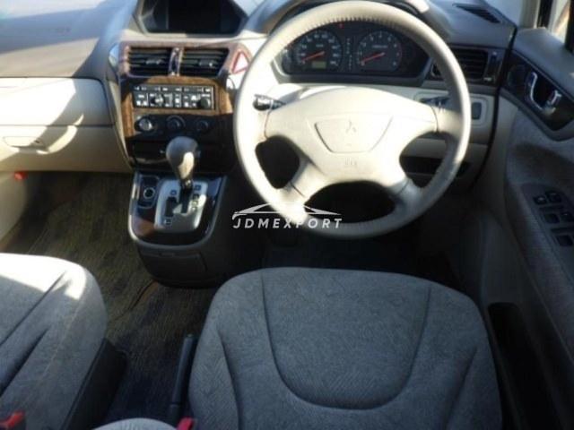 Mitsubishi Chariot Grandis 1999 thumbnail 4