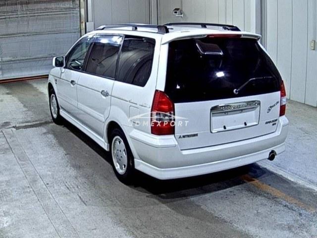 Mitsubishi Chariot Grandis 1999 thumbnail 2