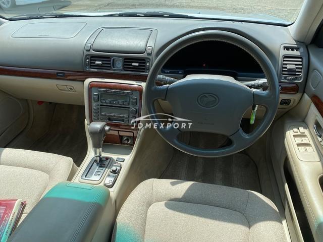 Toyota Progres 1999 thumbnail 3