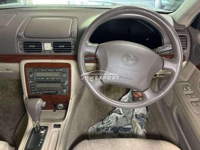 Toyota Progres 2001 thumbnail 7
