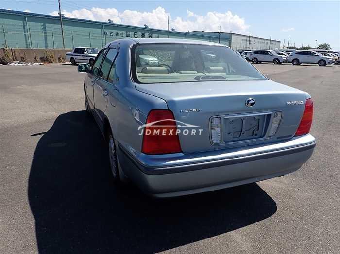 Toyota Progres 2000 thumbnail 6