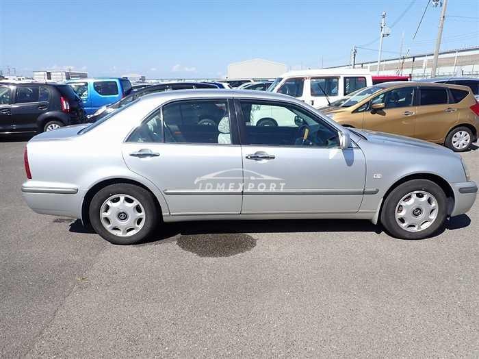 Toyota Progres 2001 thumbnail 3