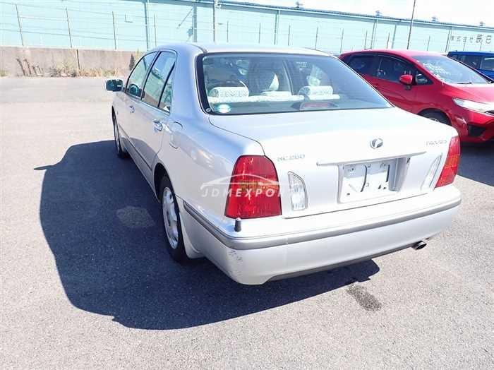 Toyota Progres 2001 thumbnail 6