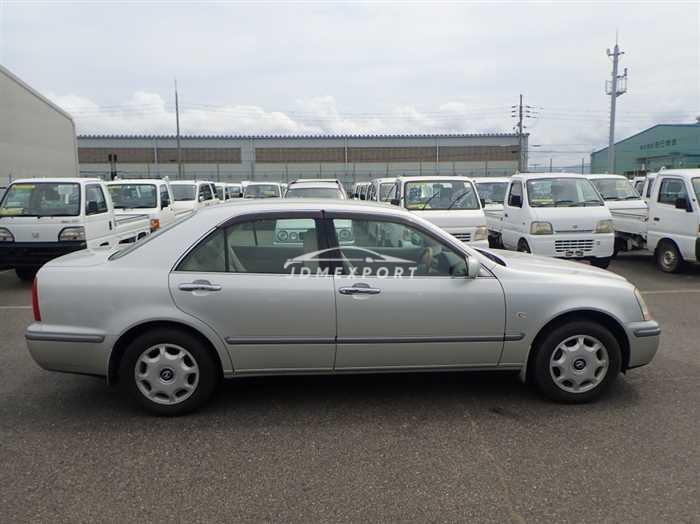 Toyota Progres 2001 thumbnail 3